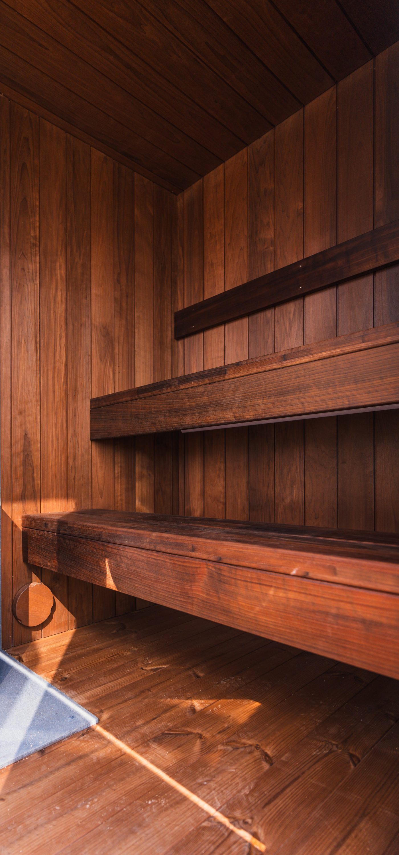 Premium interior fully lined in thermo-aspen — walls, ceiling, benches and vents